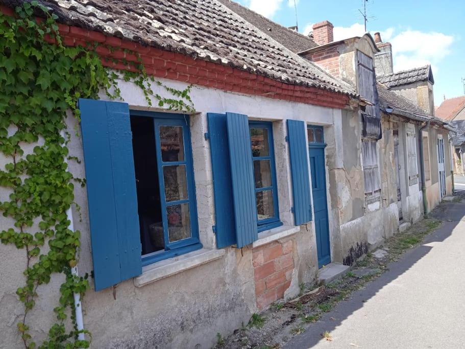 Petite Maison De Village Ygrande Eksteriør bilde