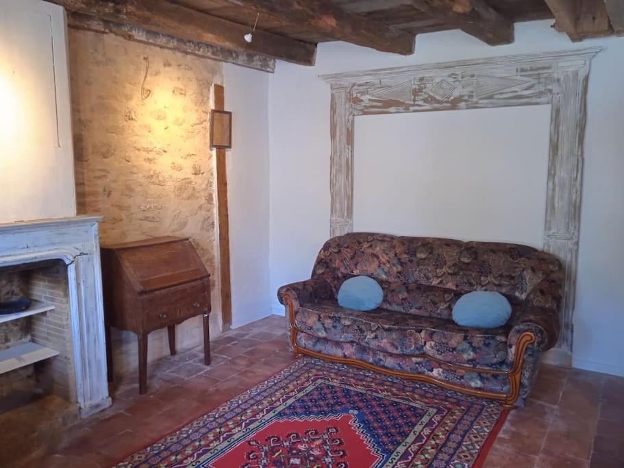 Petite Maison De Village Ygrande Eksteriør bilde