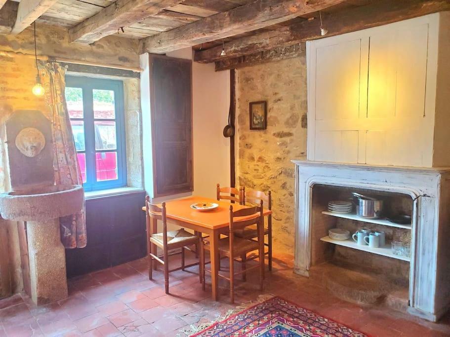 Petite Maison De Village Ygrande Eksteriør bilde